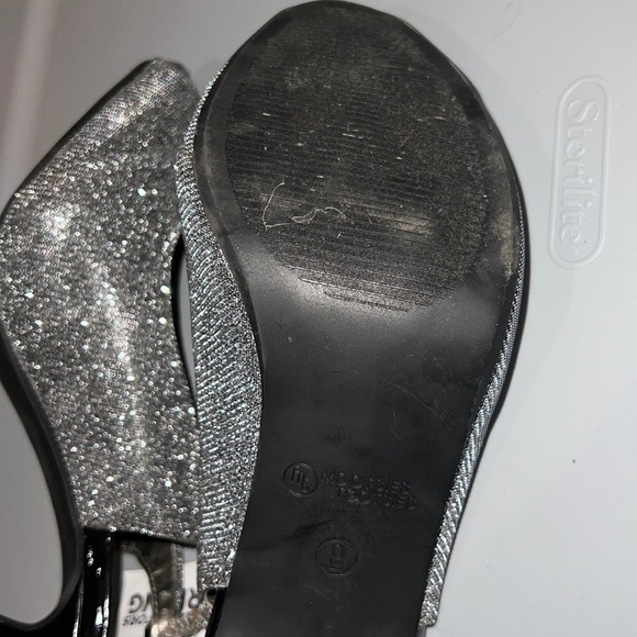 WOMENS 9 SILVER PEEP TOE HEELS - Picture 6 of 7